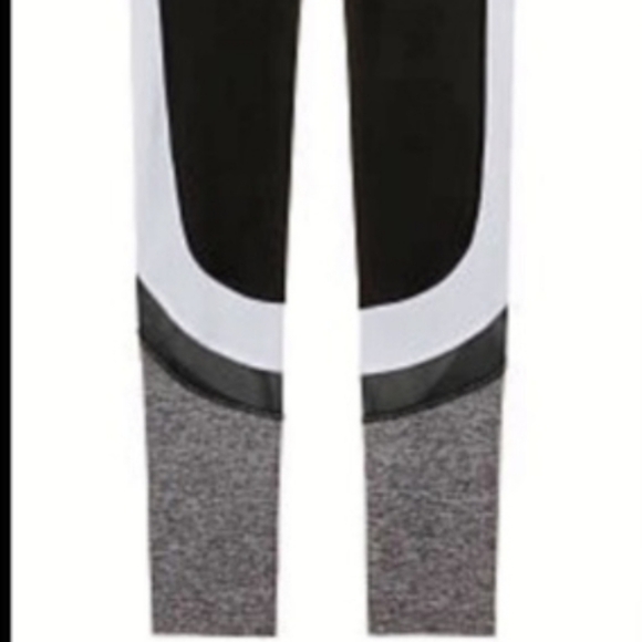 PINK Sporty Colorblock Ultimate High Rise Legging With mesh panel small - Picture 2 of 11